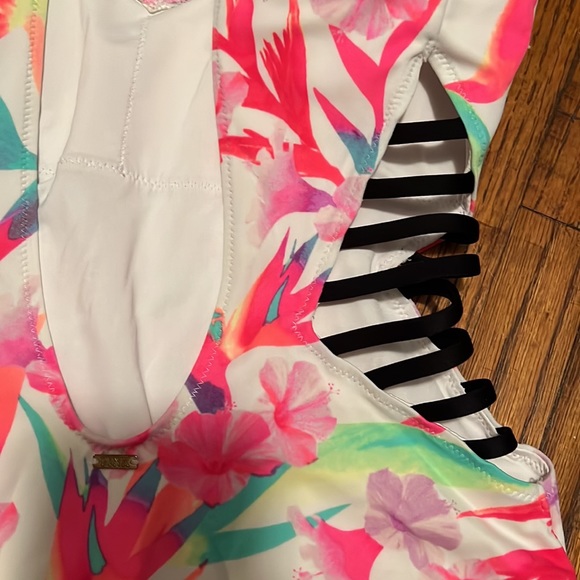 Pink one piece bikini - Picture 4 of 6